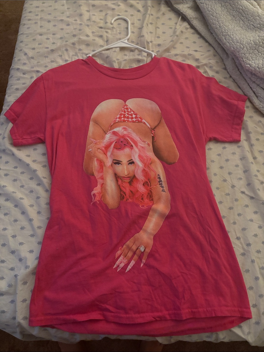 Women’s Short Sleeve Graphic Tee in Bright Pink